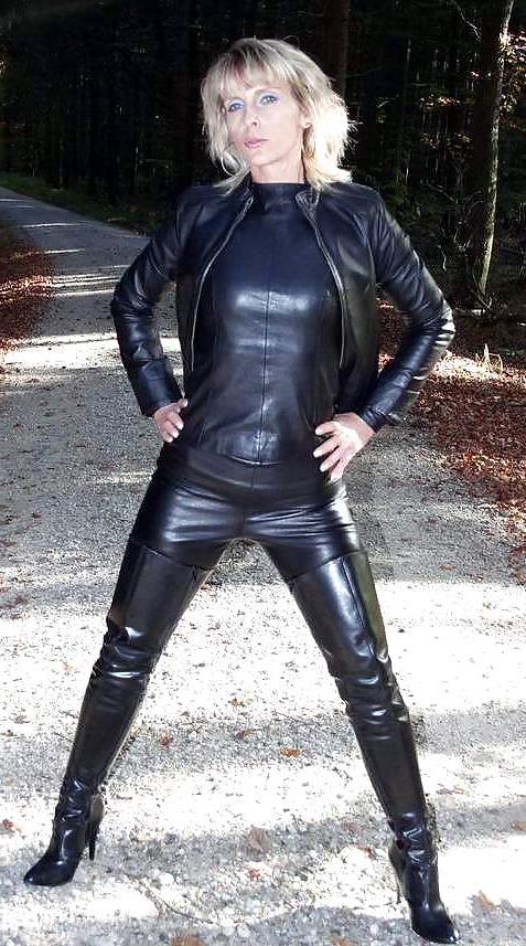 25P ROMY - Super Hot MILF - Queen Of BOOTS...(4)