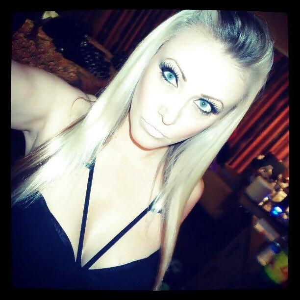 6P Blond with huge tits