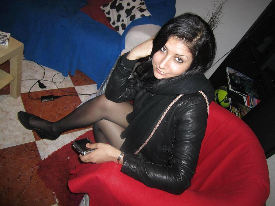 25P Candid teens feet tits ass ballerinas pantyhose boots