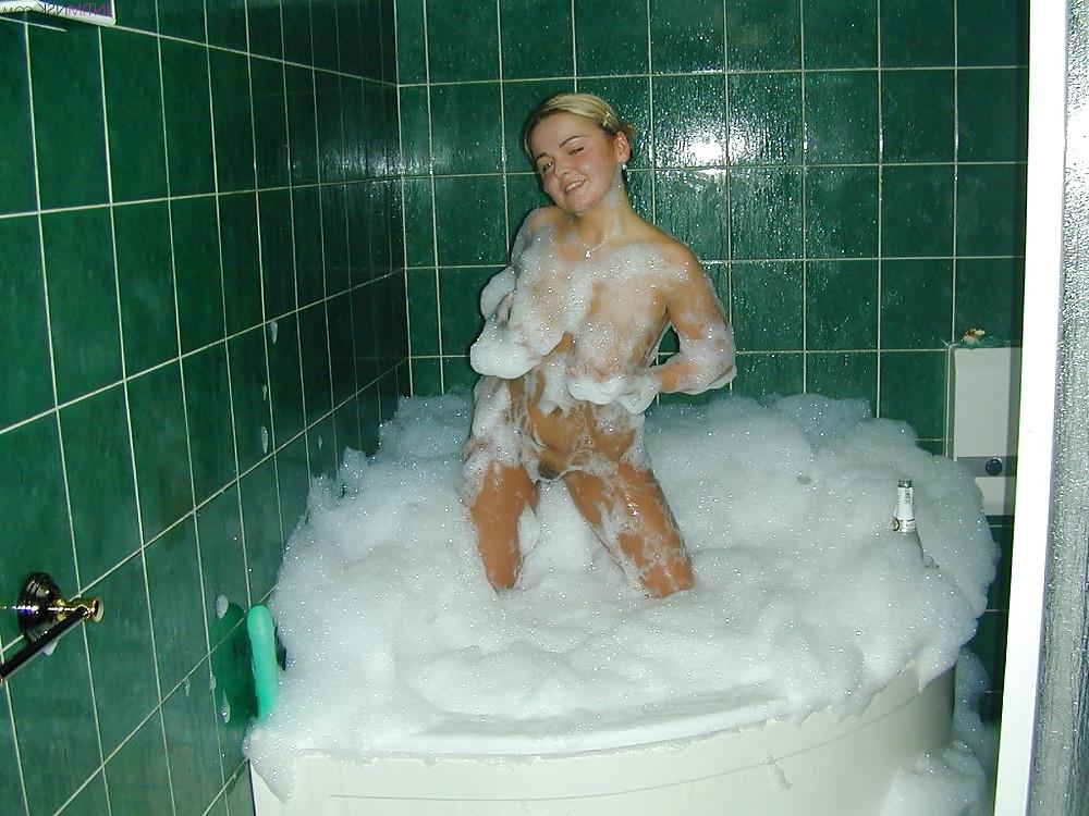 25P A Polish Miss Shows Off With Her Husband (3on3)