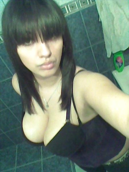 25P Brunette with big tits (2)