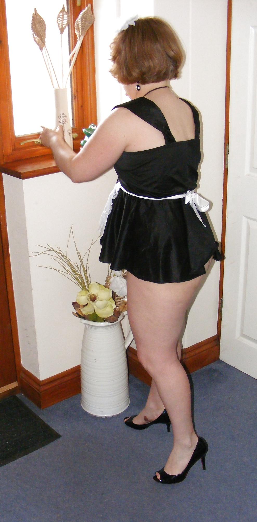 25P Slutty maid doing the housework