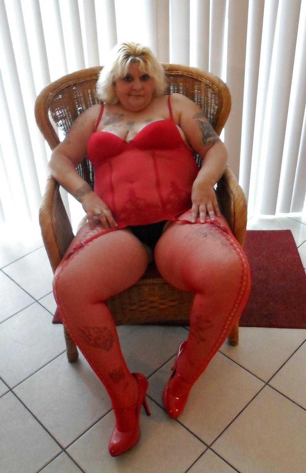 25P Red lingereah photoshoot