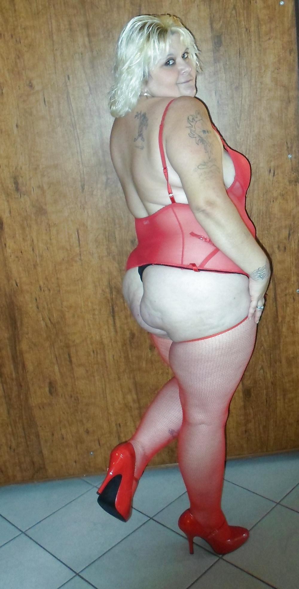 25P Red lingereah photoshoot