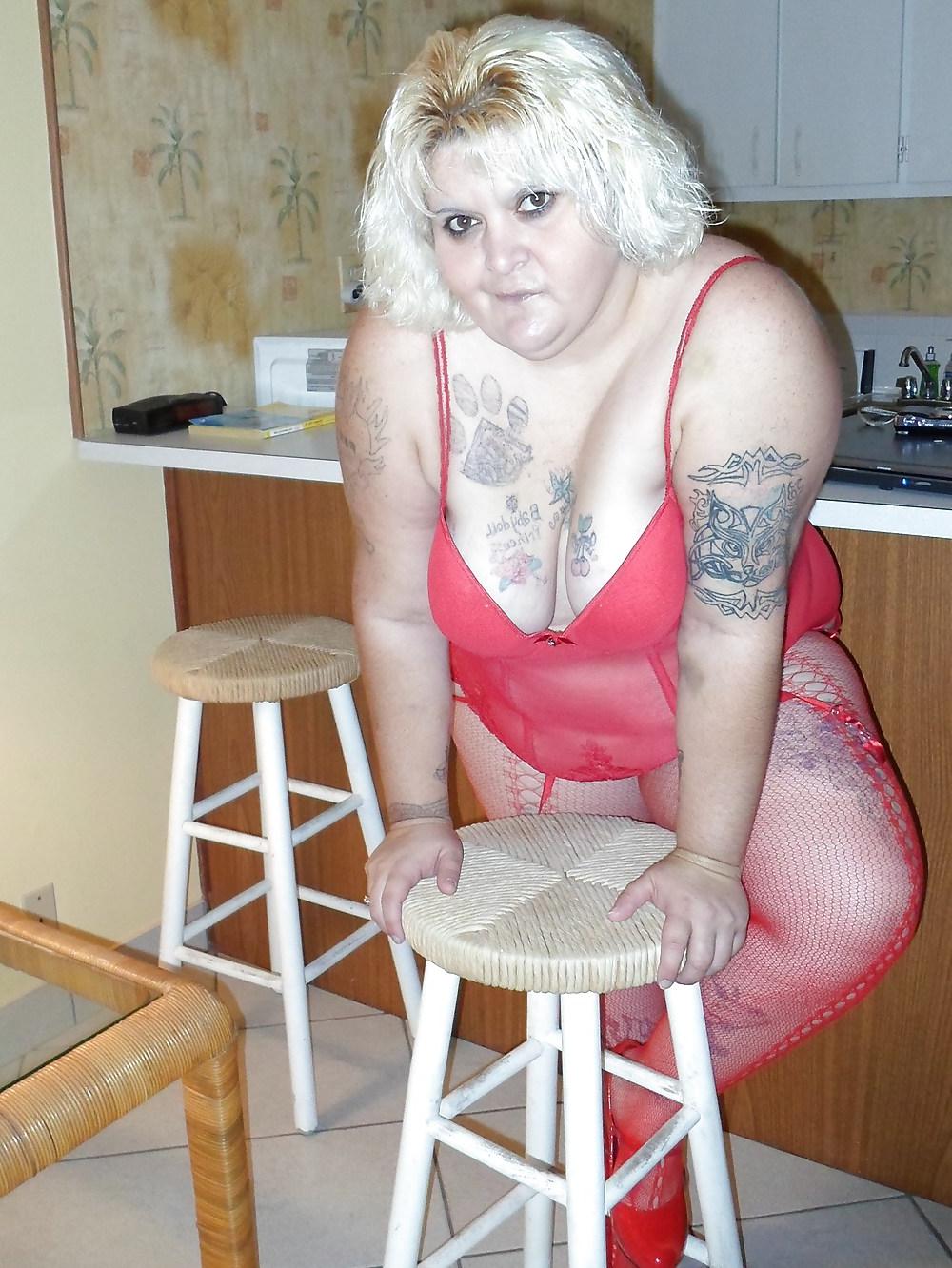25P Red lingereah photoshoot