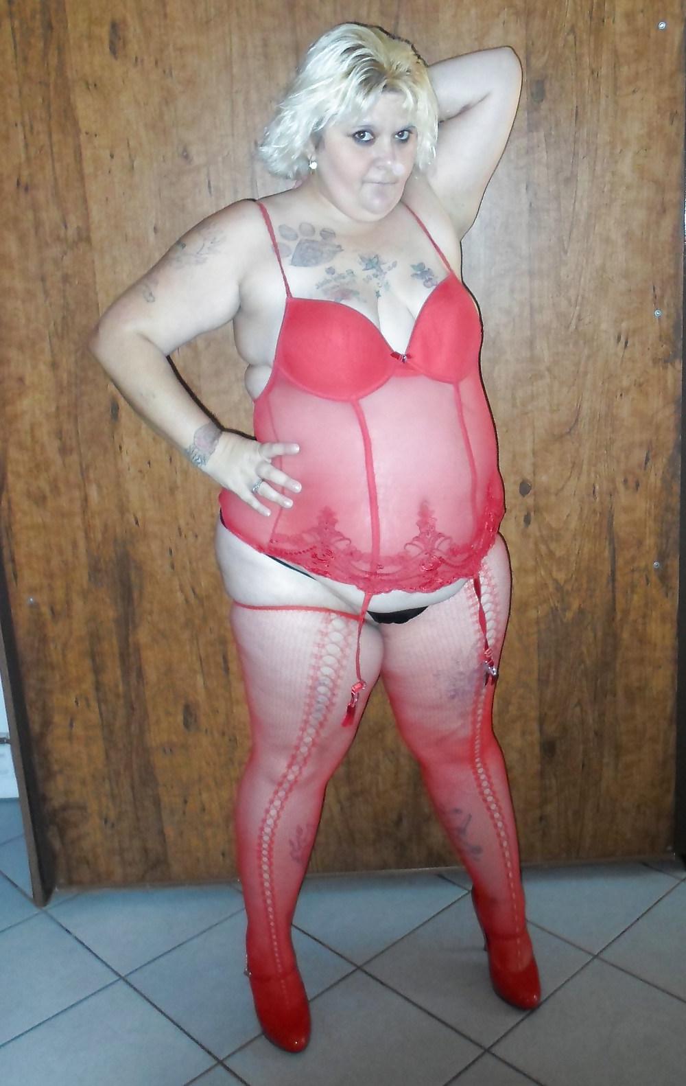 25P Red lingereah photoshoot