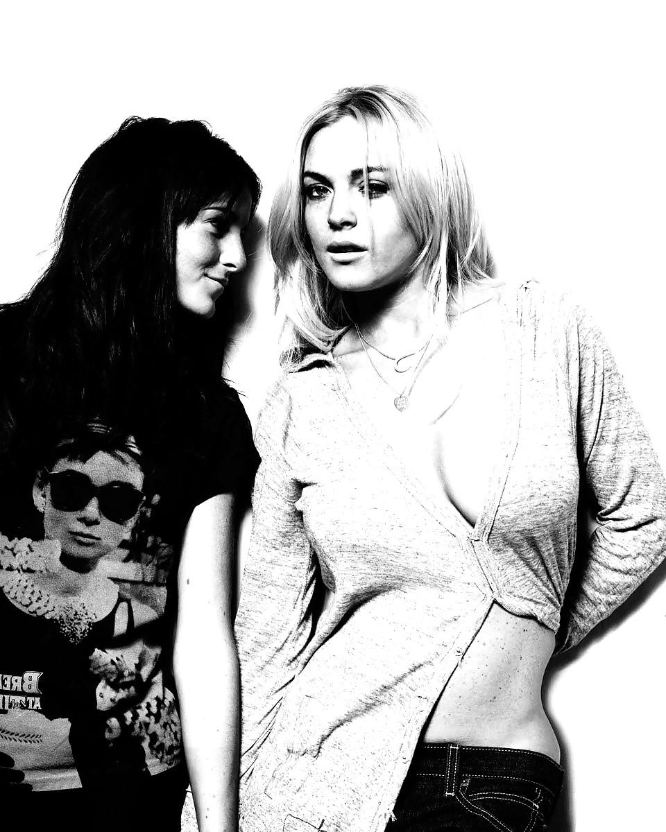 16P Lindsay Lohan Topless Photoshoot