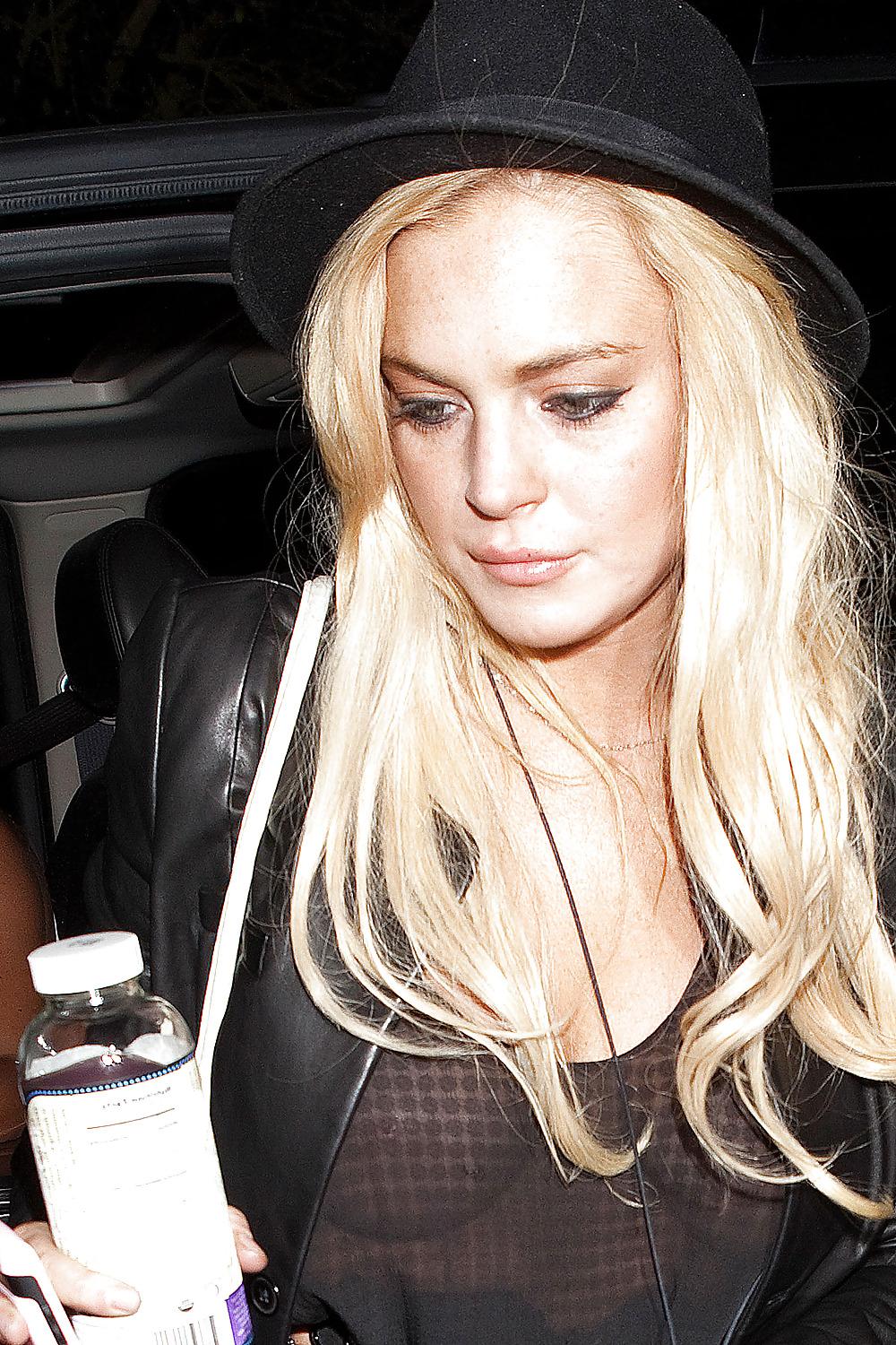 16P Lindsay Lohan Topless Photoshoot