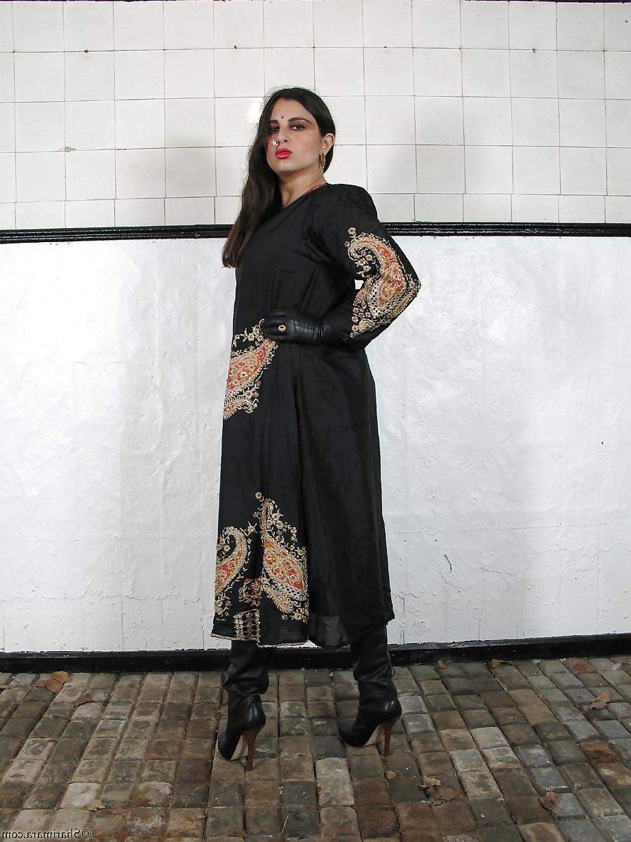 25P Indian milf