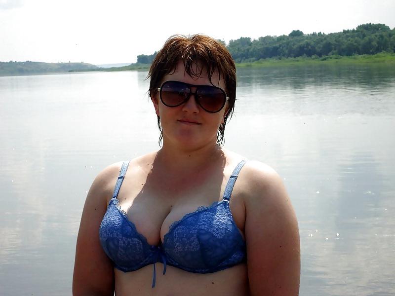 24P Big boobs mature women in bras!