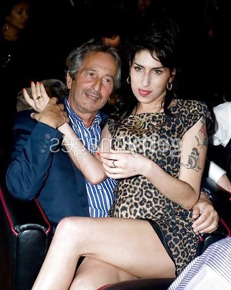 25P Winehouse Boobs 03