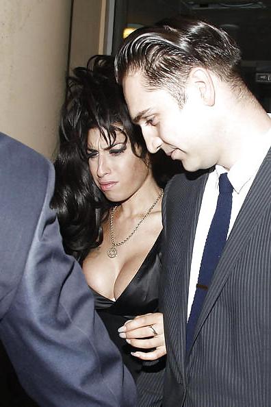 25P Winehouse Boobs 03