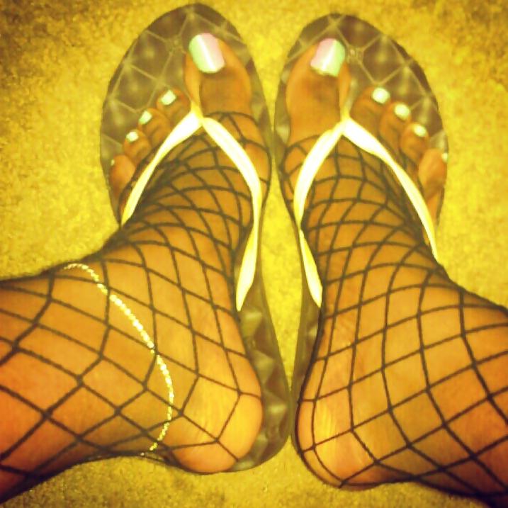 10P Sexy Ebony Toes In Stockings
