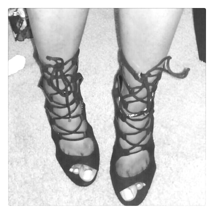 10P Sexy Ebony Toes In Stockings