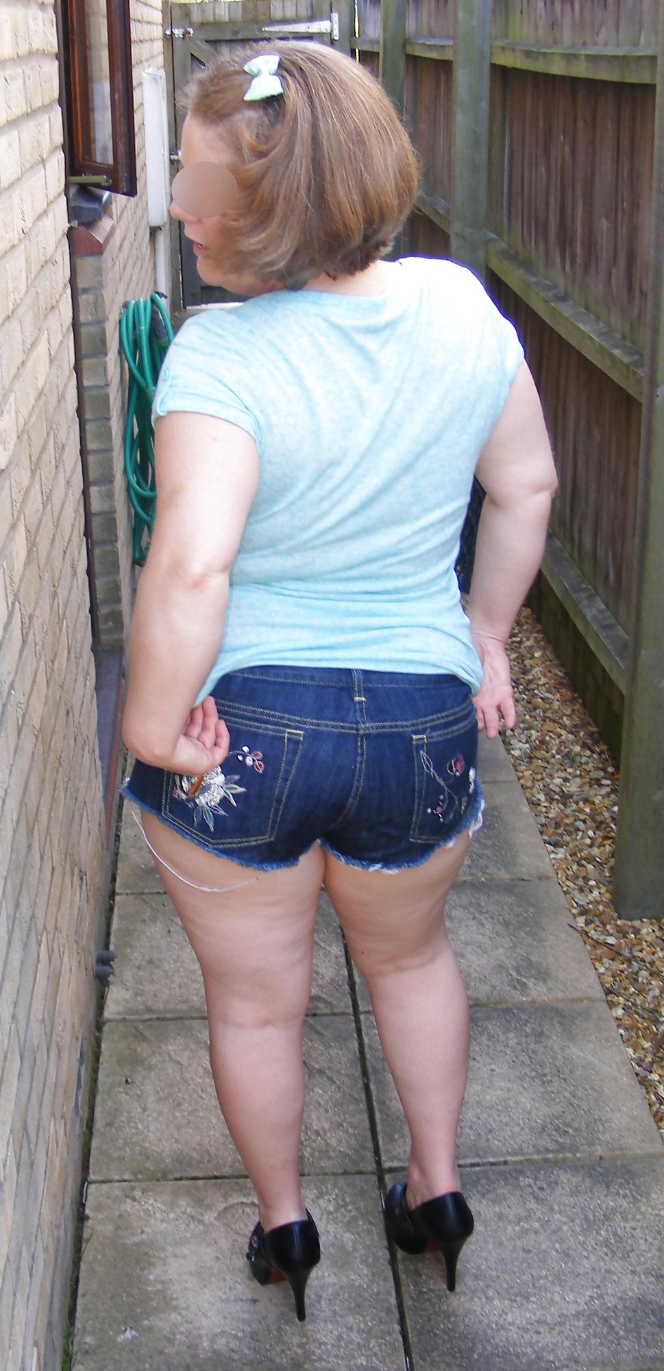 25P Stripping in the garden