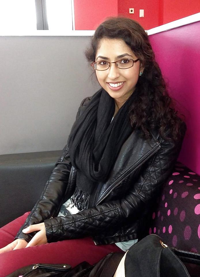 8P Indian Uni Girl