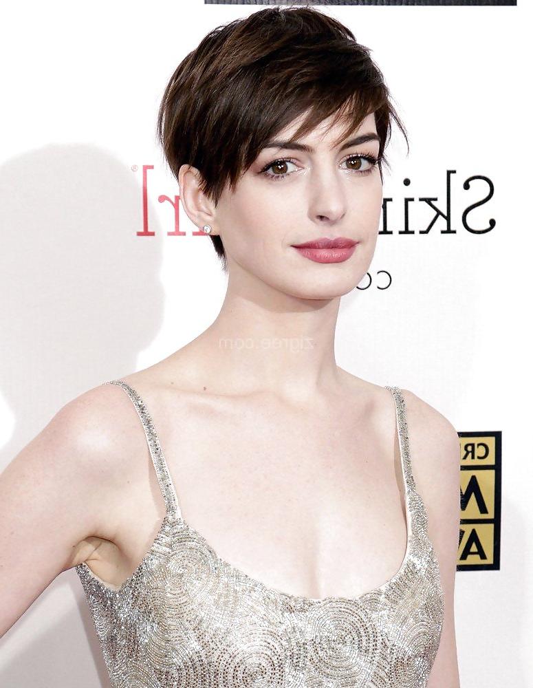 25P Smoking hot Anne Hathaway