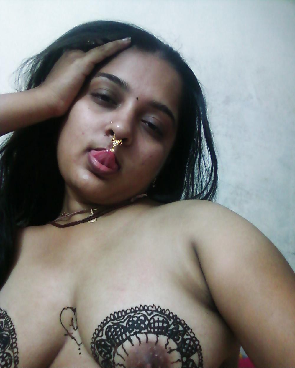 22P Sexy Indian Lady
