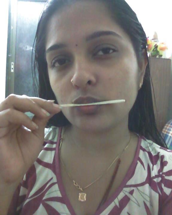 22P Sexy Indian Lady