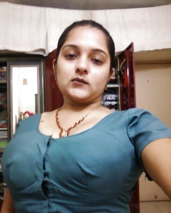 22P Sexy Indian Lady