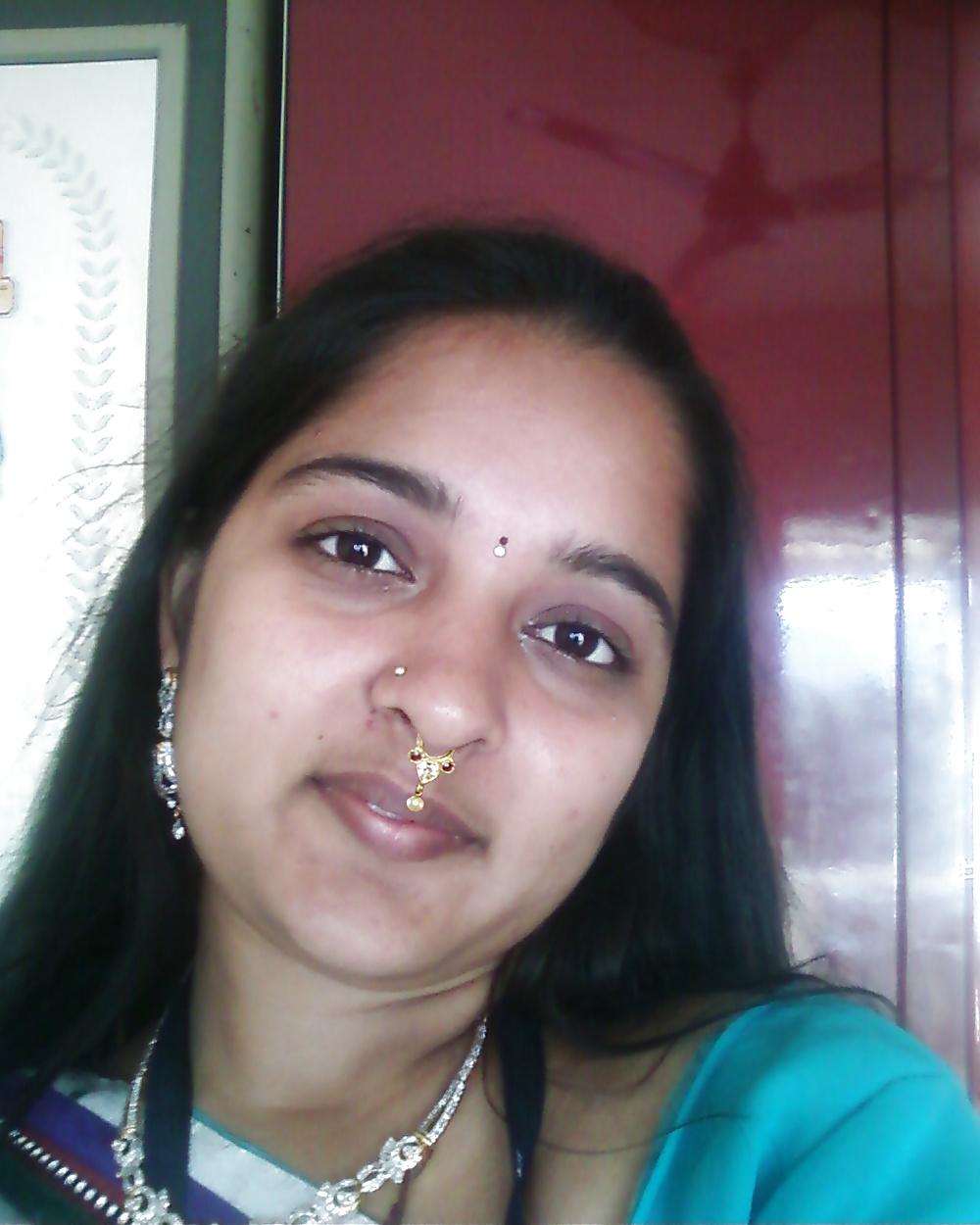 22P Sexy Indian Lady