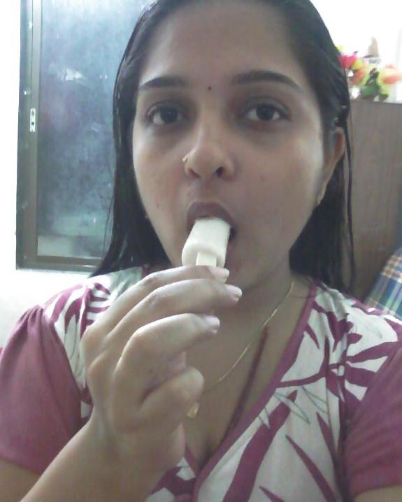 22P Sexy Indian Lady