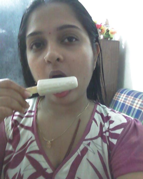 22P Sexy Indian Lady