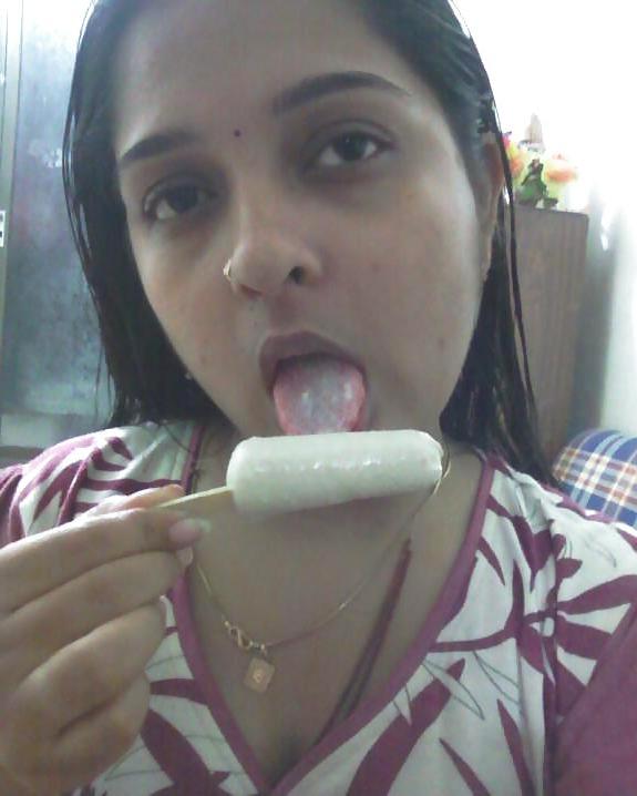 22P Sexy Indian Lady