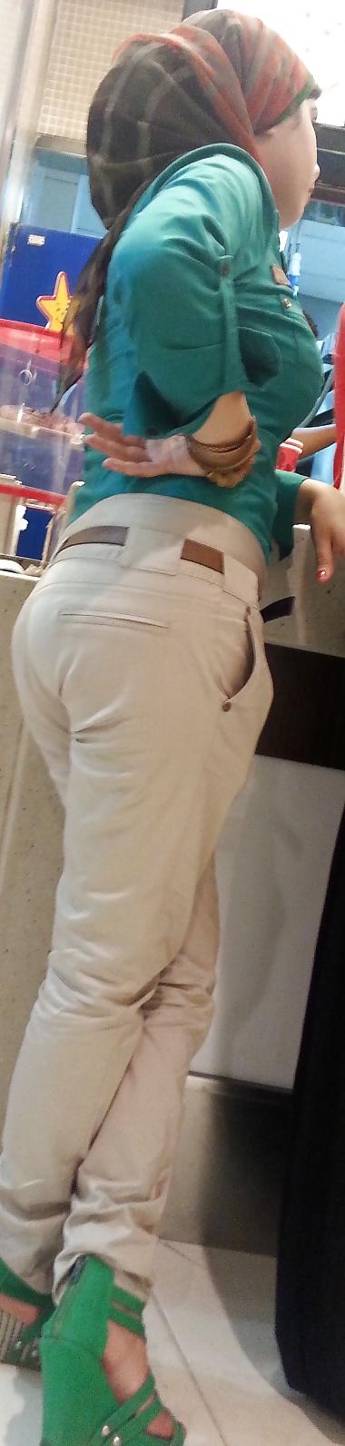 25P Candid egyptian hijabi ass