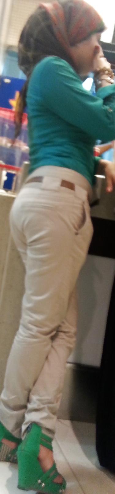 25P Candid egyptian hijabi ass