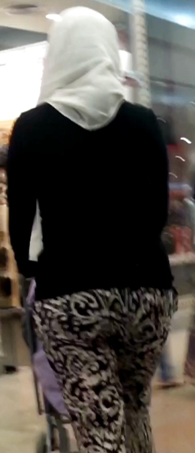 25P Candid egyptian hijabi ass