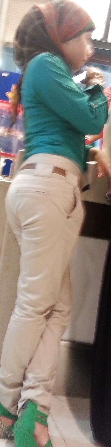 25P Candid egyptian hijabi ass