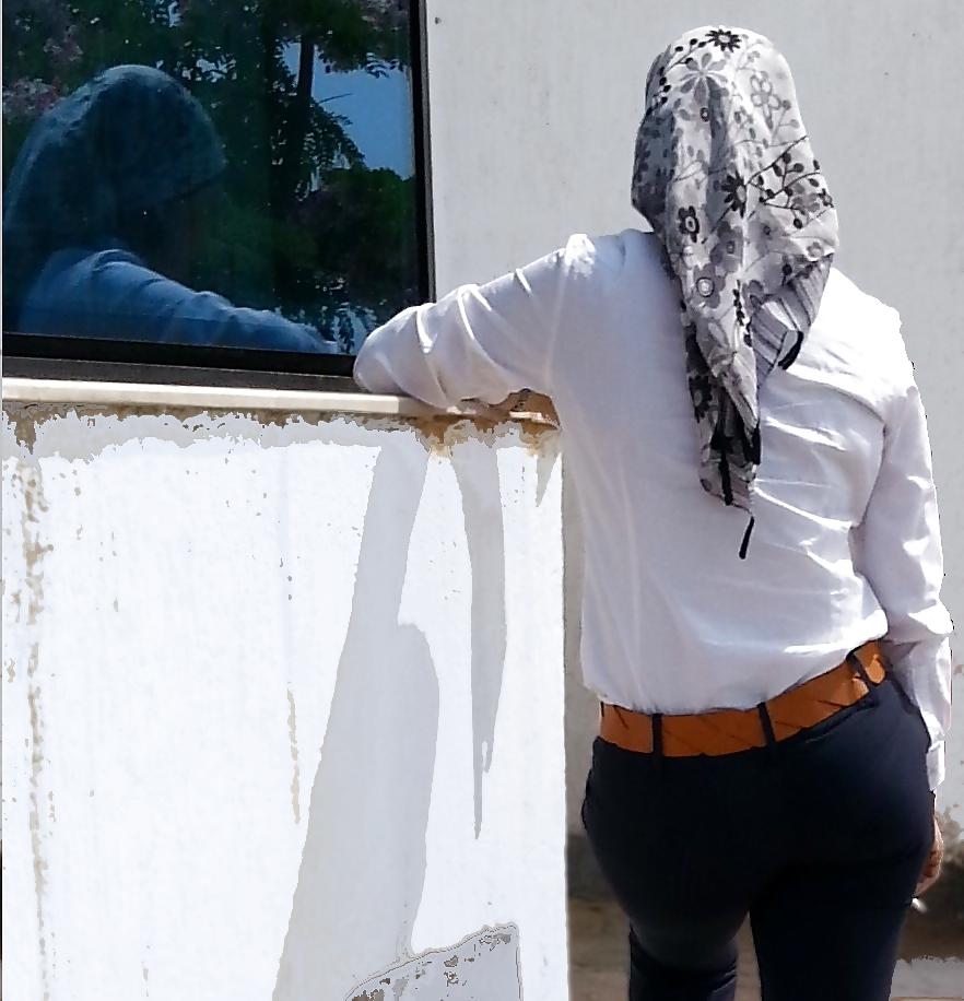 25P Candid egyptian hijabi ass