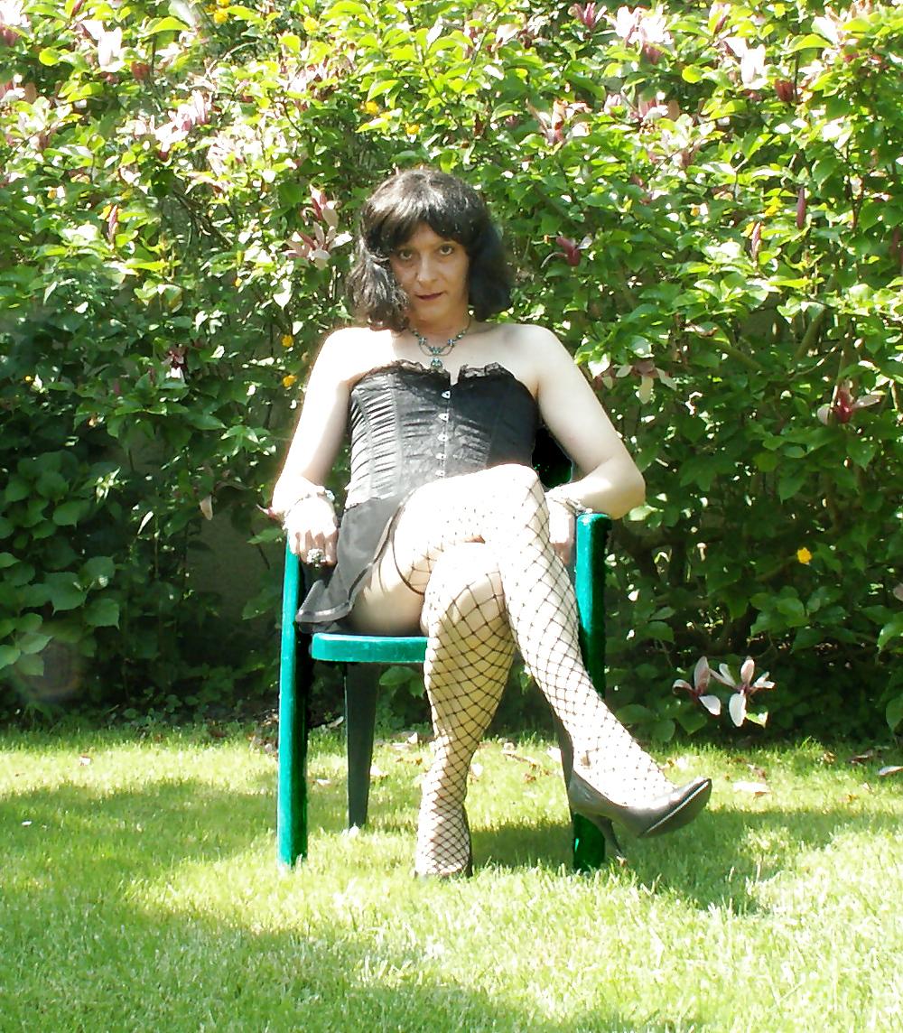 16P Garden sissy