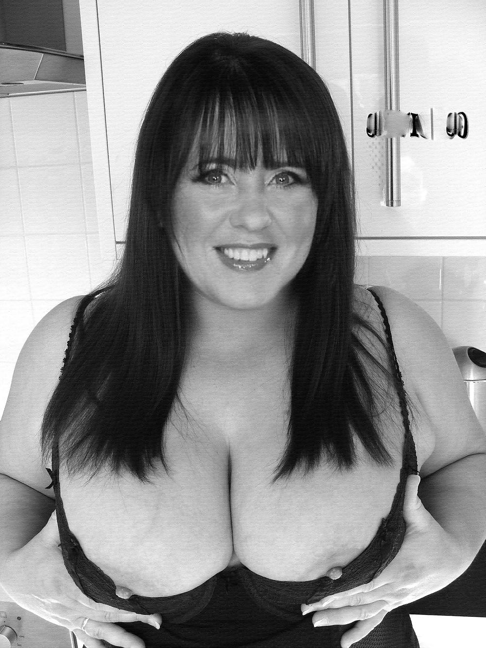 9P Coleen Nolan British Big Boobs Mature