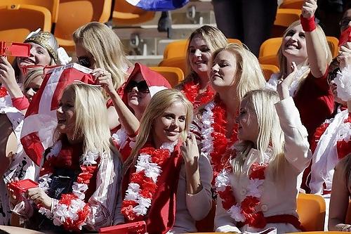 25P Hot Soccer Babes #2