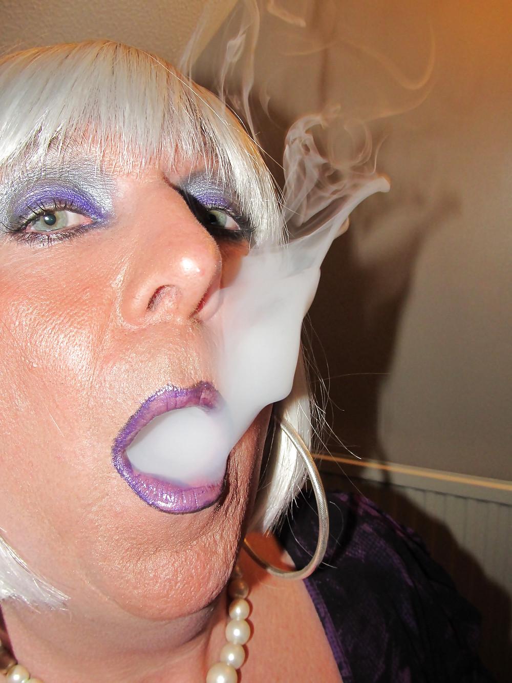 10P Smoking close ups!