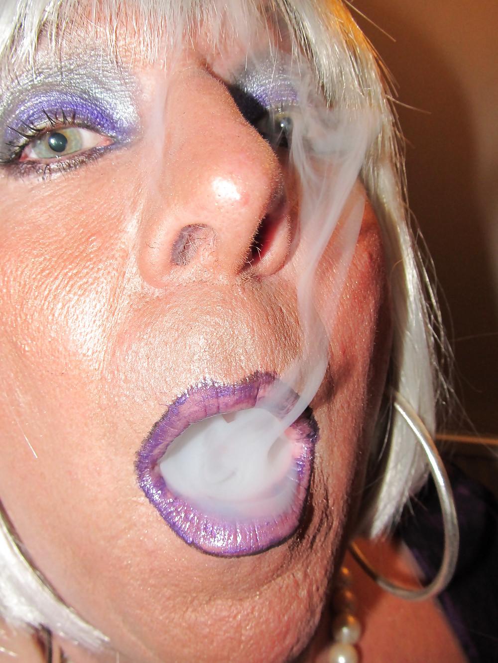 10P Smoking close ups!