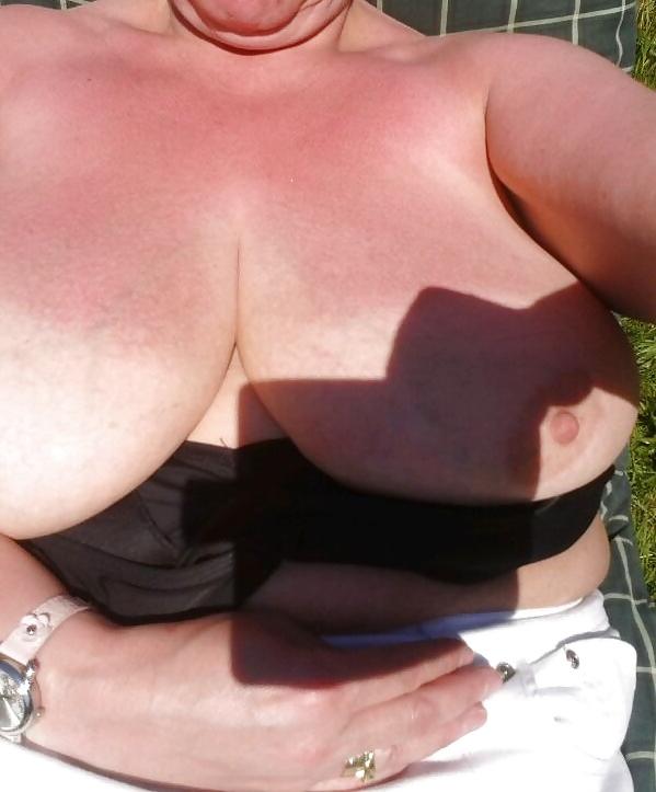 16P Big Boob Big Lips Lady