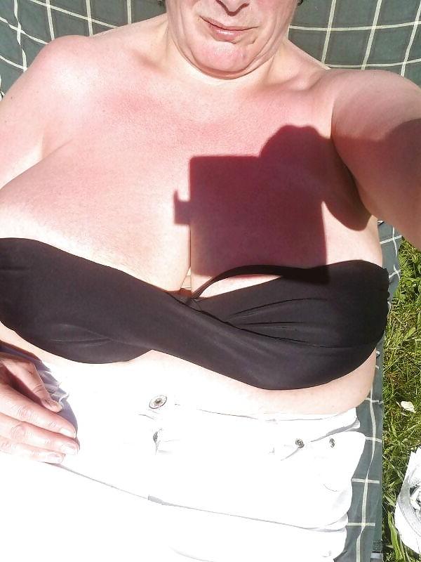 16P Big Boob Big Lips Lady