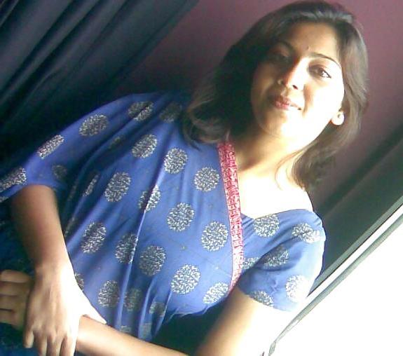 21P Sexy Indian Aunty