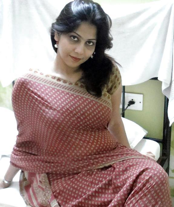 21P Sexy Indian Aunty