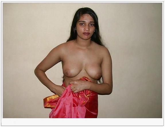 15P Indian Girl Exposing In Saree
