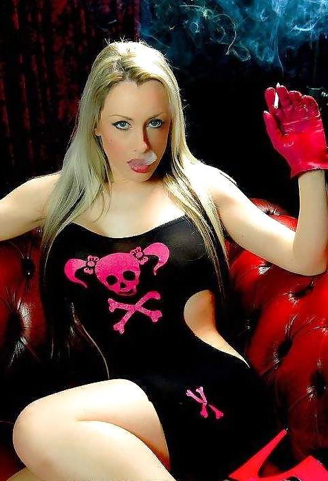 23P Michelle Moroe Smoking 001
