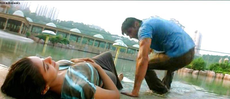 13P WET BABES ON BEACH