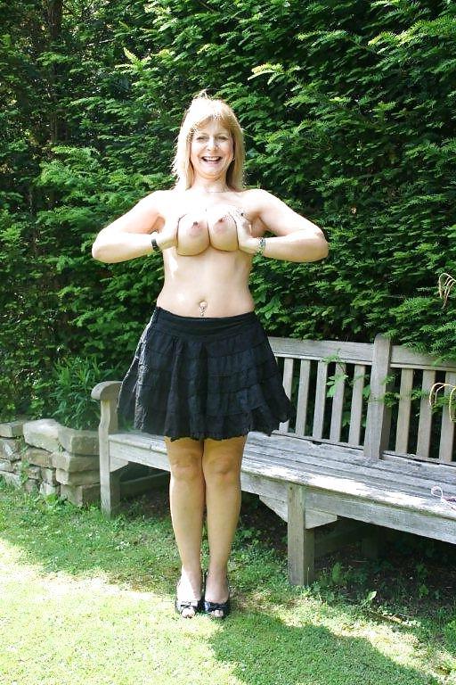 20P Bedfordshire Blonde, legs and boobs