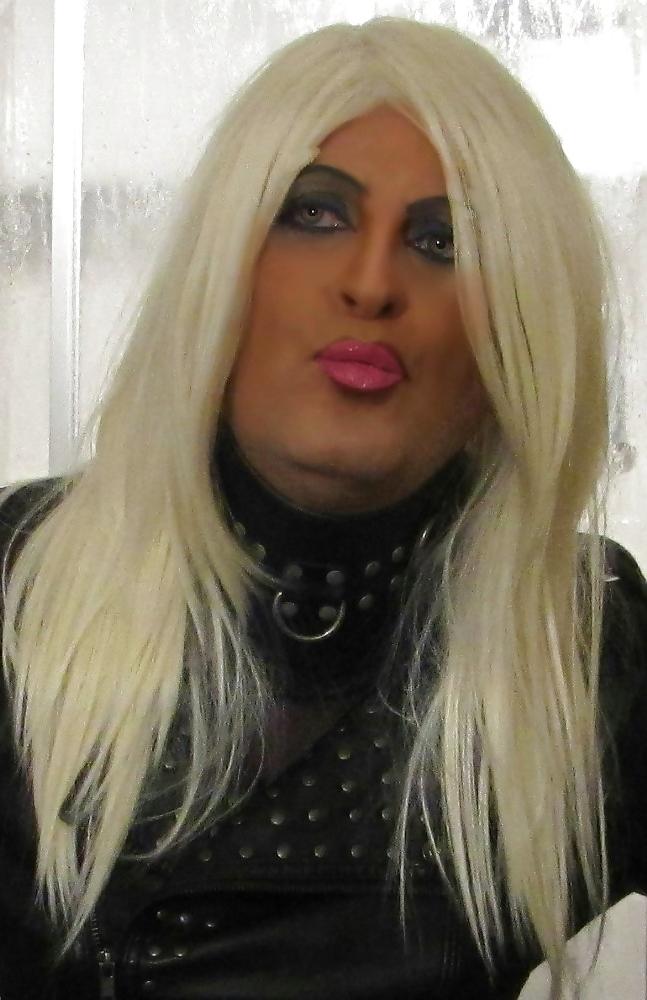 24P Gummiladyj without mask!