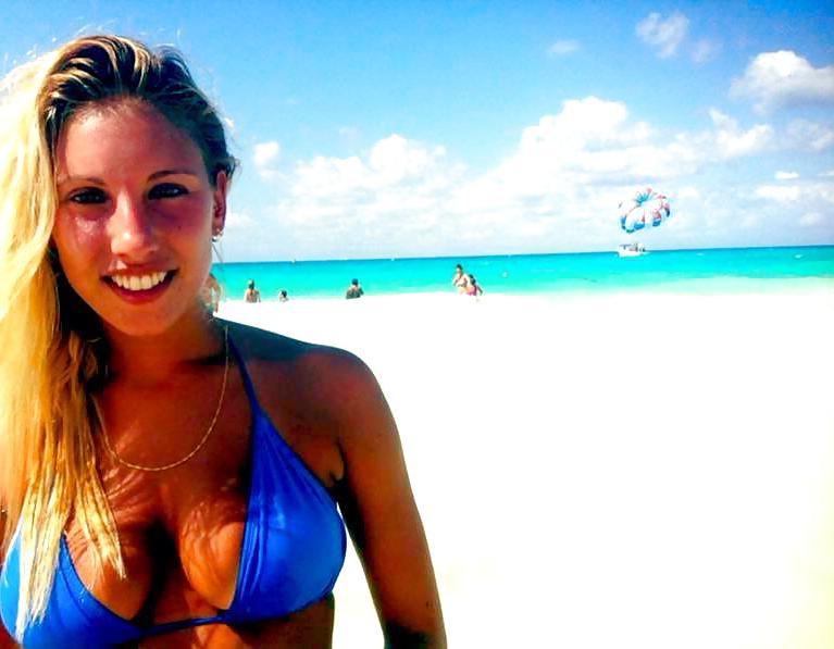 25P Israeli bikini babes