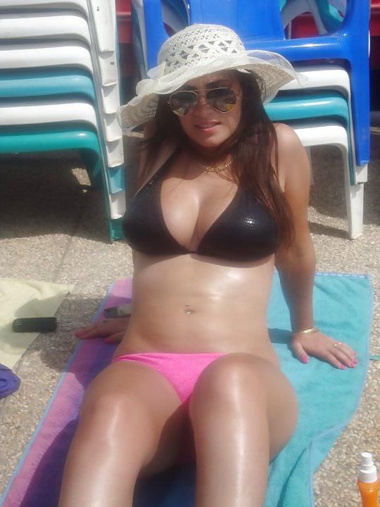 25P Israeli bikini babes
