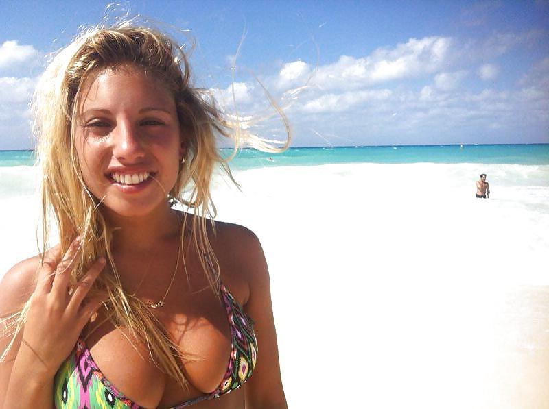25P Israeli bikini babes